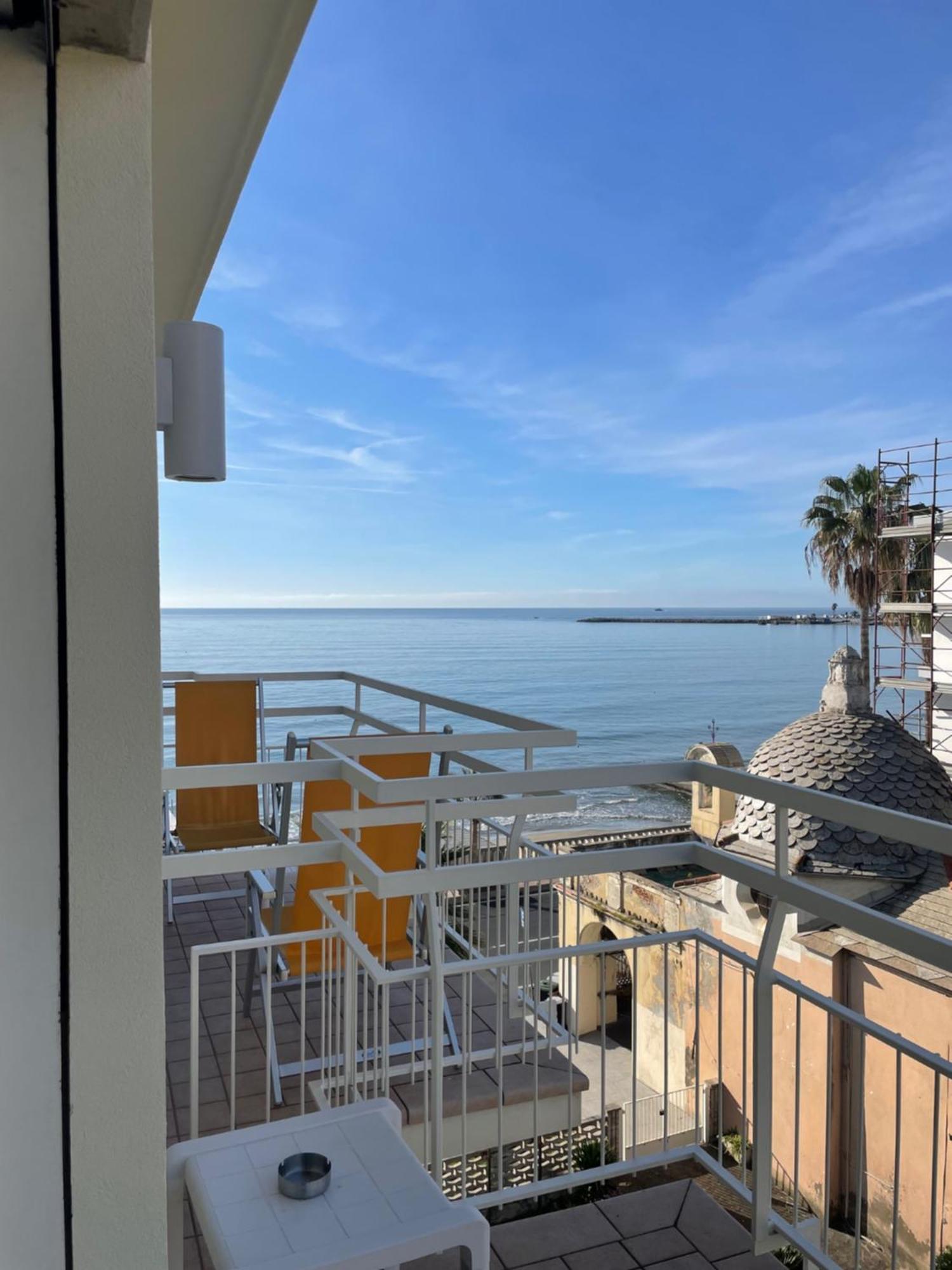 דיאנו מרינה Hotel Miramare מראה חיצוני תמונה