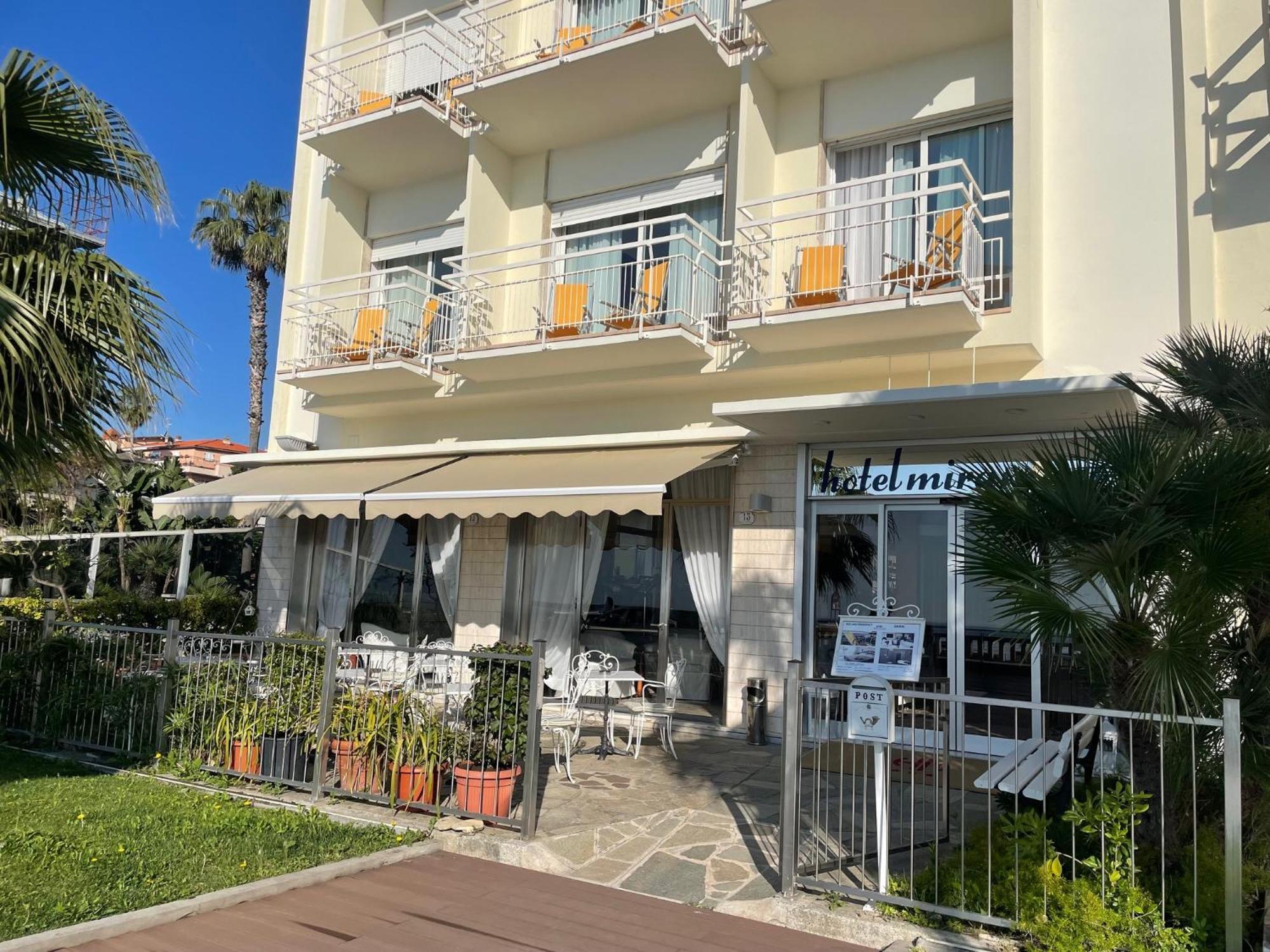 דיאנו מרינה Hotel Miramare מראה חיצוני תמונה
