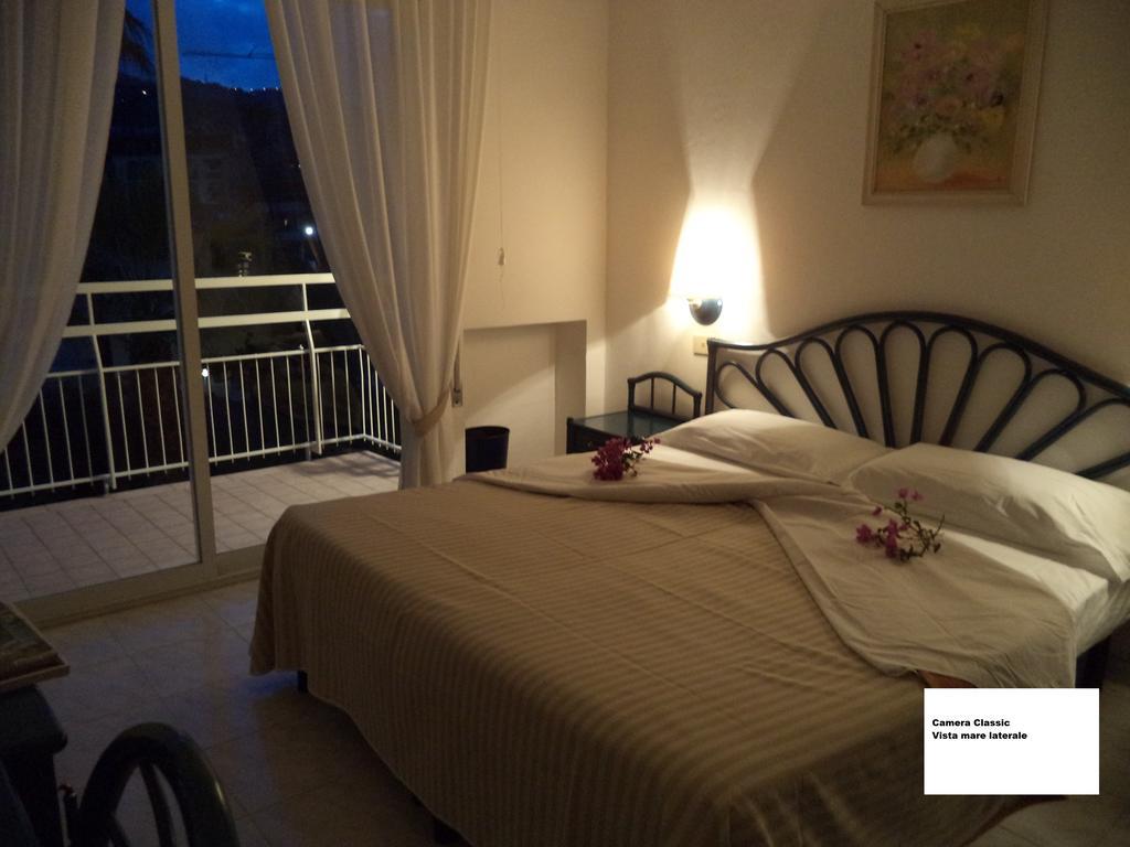 דיאנו מרינה Hotel Miramare מראה חיצוני תמונה