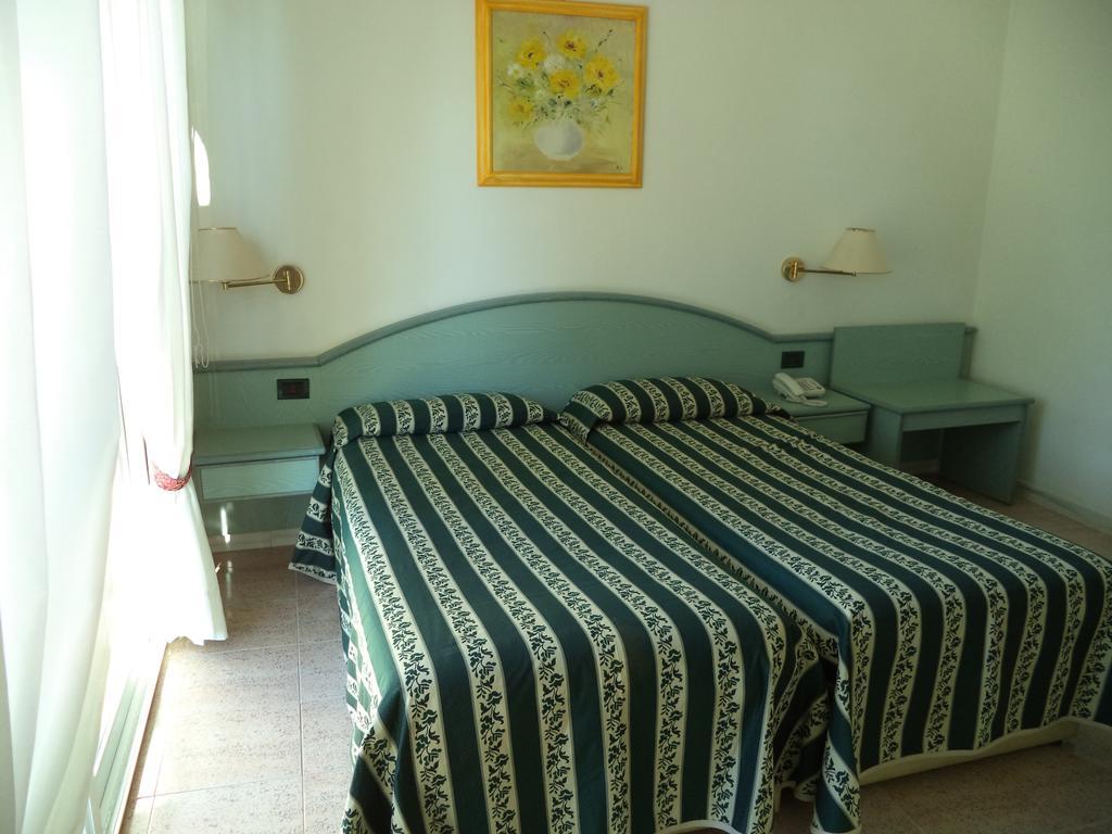 דיאנו מרינה Hotel Miramare חדר תמונה