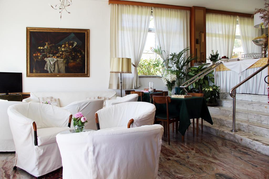 דיאנו מרינה Hotel Miramare מראה חיצוני תמונה