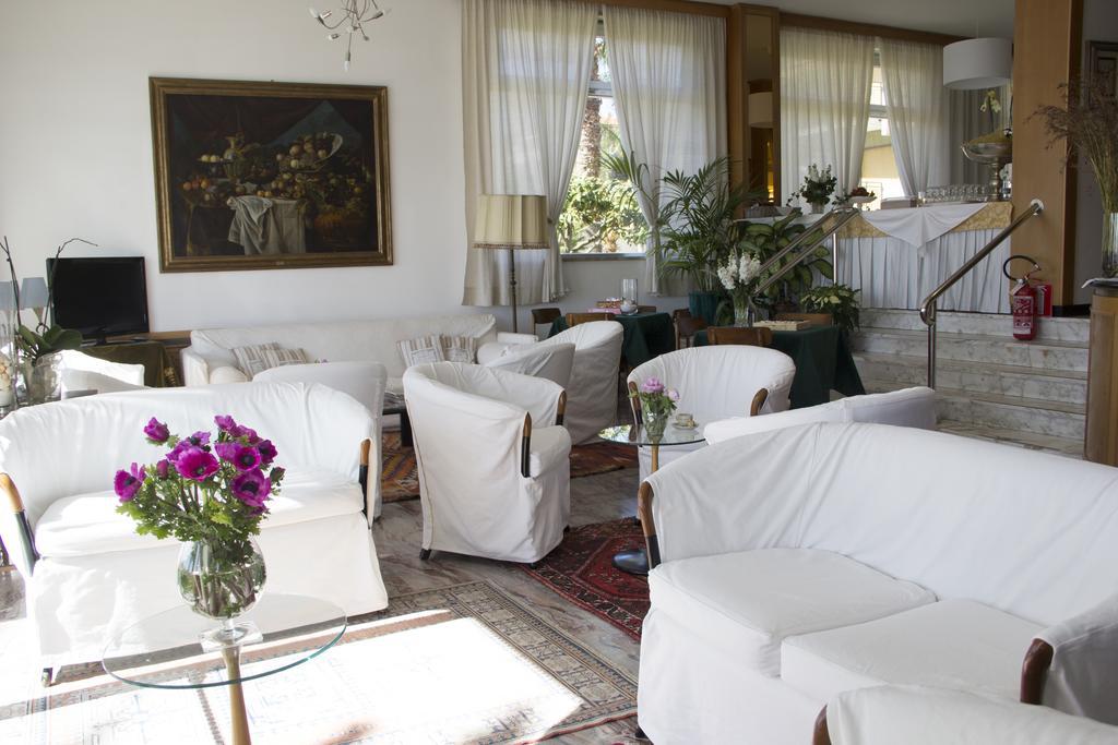 דיאנו מרינה Hotel Miramare מראה חיצוני תמונה